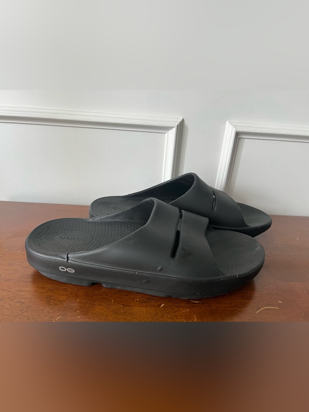Oofos Black Slides size 11-13 Men’s